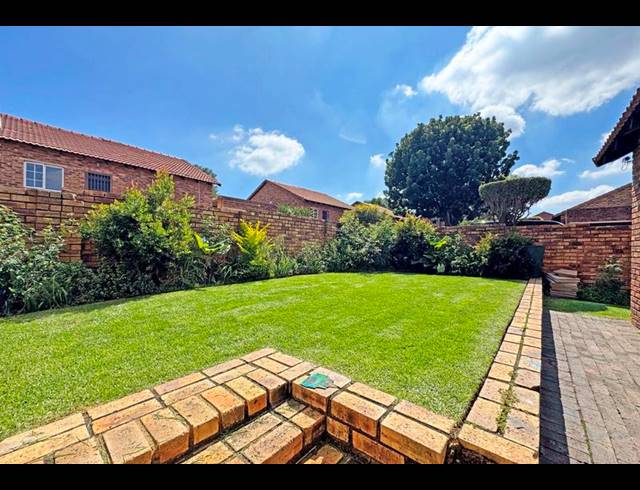 3 BEDROOM TOWNHOUSE FOR SALE IN WILGEHEUWEL